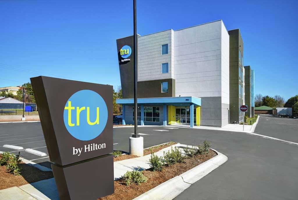 Tru By Hilton Burlington Hotel Exterior photo