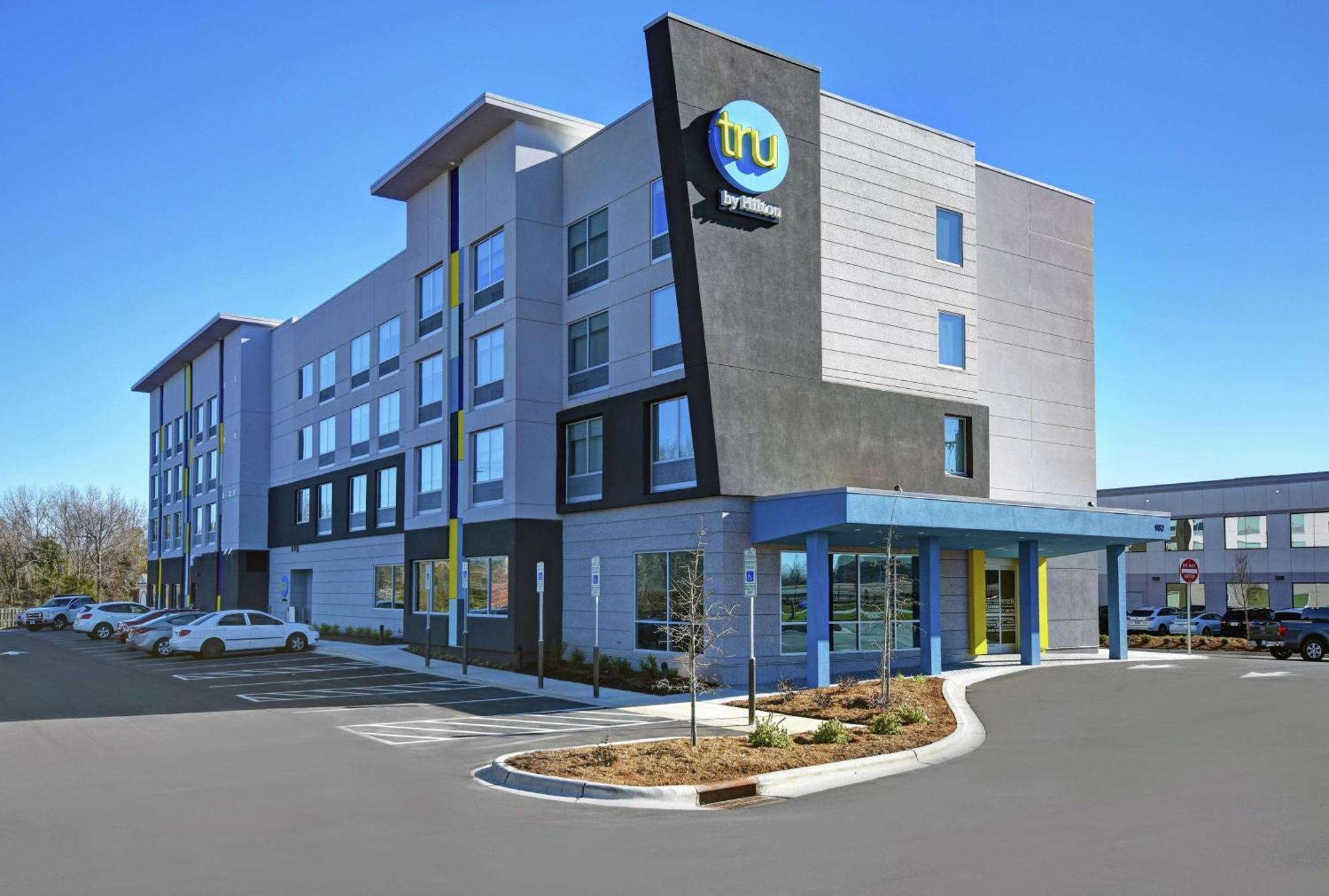 Tru By Hilton Burlington Hotel Exterior photo