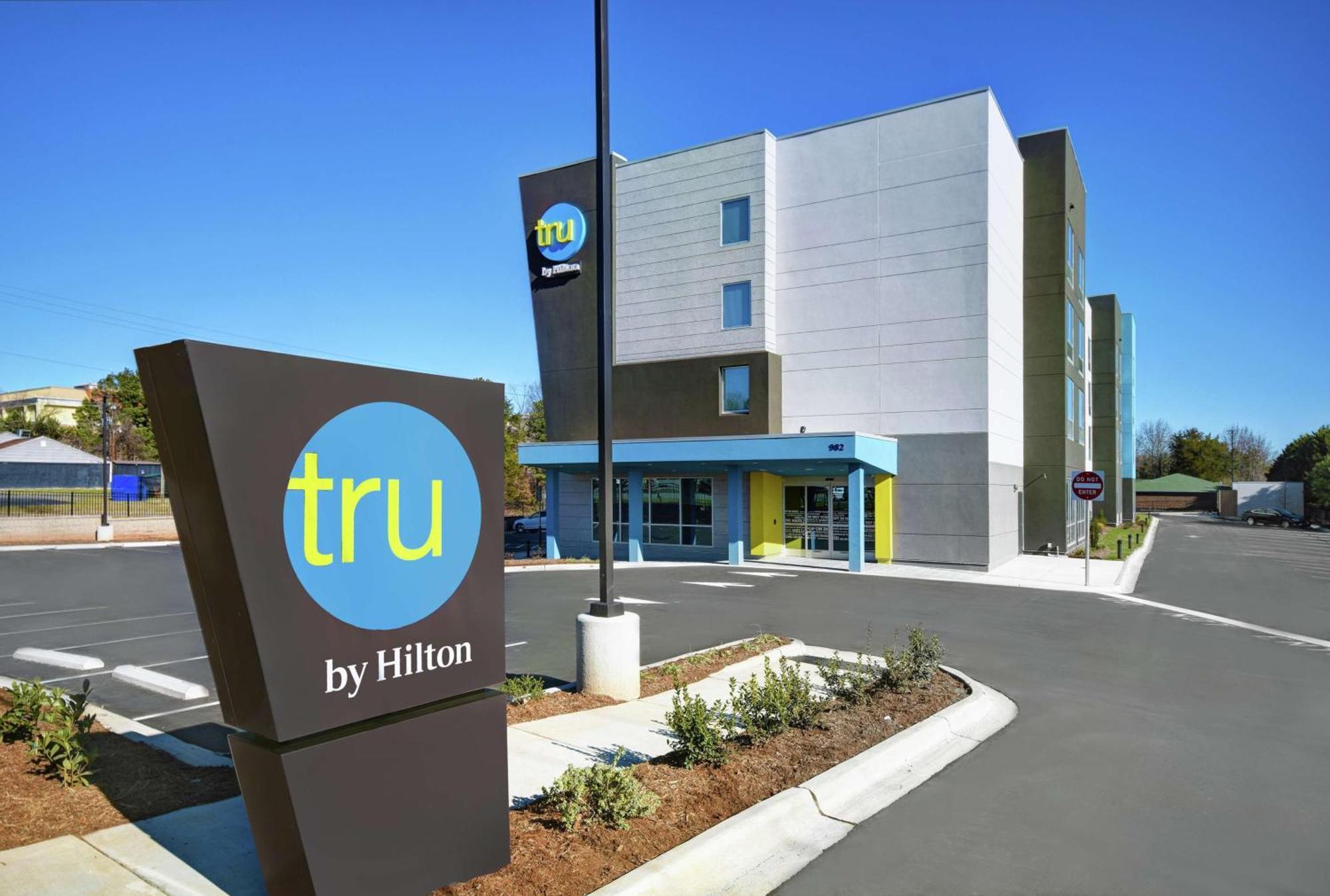 Tru By Hilton Burlington Hotel Exterior photo